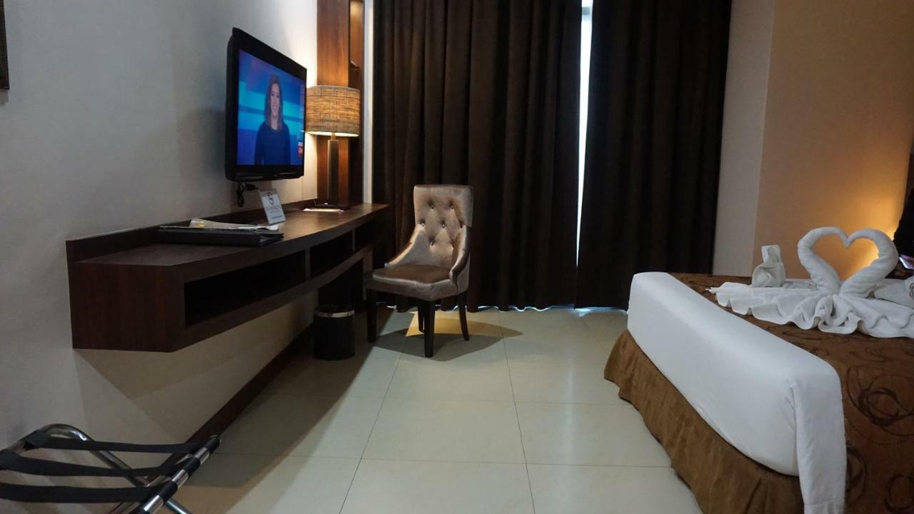Kew Hotel Tagbilaran Zewnętrze zdjęcie